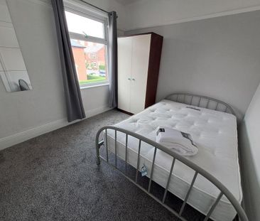 3 bedroom flat to rent - Photo 3