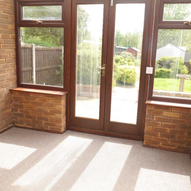 2 bedroom bungalow to rent - Photo 1