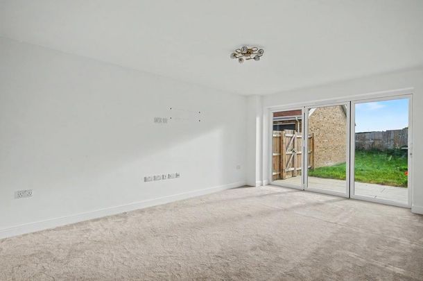 5 bedroom detached house to rent - Photo 1