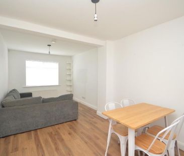 109 Ravenhill Gardens, Belfast, BT6 8GQ - Photo 2