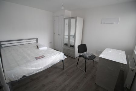 2 Bed Student Accommodation - Photo 2