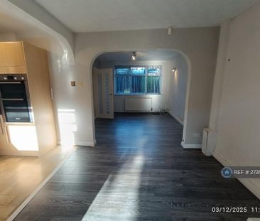 3 bedroom semi-detached house to rent - Photo 2