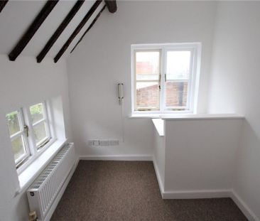 2 Bedroom House - Church Street, Romsey - Photo 5