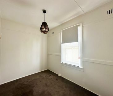 RENOVATED 4 BEDROOM HOUSE IN PYRMONT - Photo 6