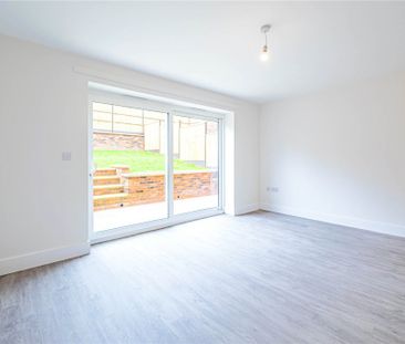 4 bed Semi Detached House for rent - Photo 3