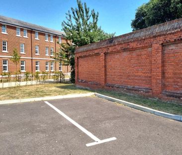 Royal Haslar - Photo 3