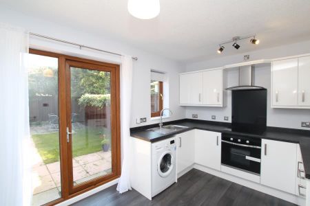 2 bedroom terraced house to rent - Photo 4