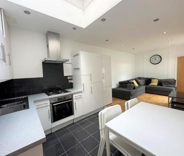 3 bedroom flat to rent - Photo 6