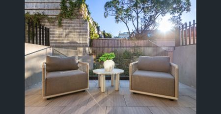 LUXURY SUB PENTHOUSE IN THE HEART OF COOGEE - Photo 3