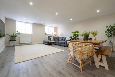 3 bedroom semi-detached house to rent - Photo 2