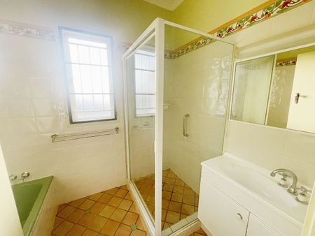 "Exquisite Living in Coorparoo: A Unique Residential Gem" - Photo 5