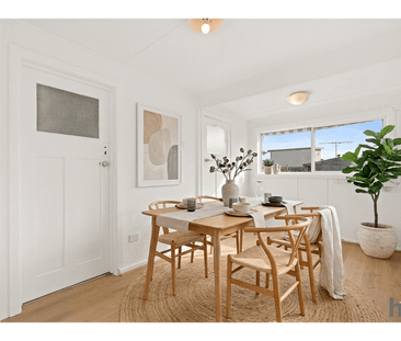 Stylishly Renovated Home in a Prime Lifestyle Location - Photo 4