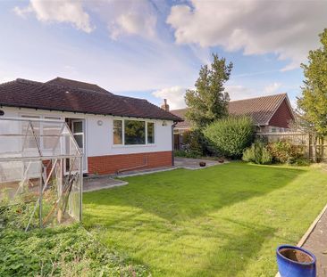 3 bedroom detached bungalow to rent - Photo 3
