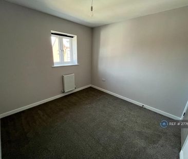 3 bedroom flat to rent - Photo 4