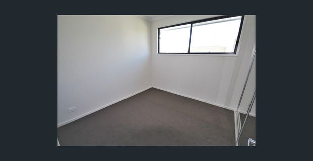 Air-conditioned Townhouse in Great Location Close to the River - Photo 1