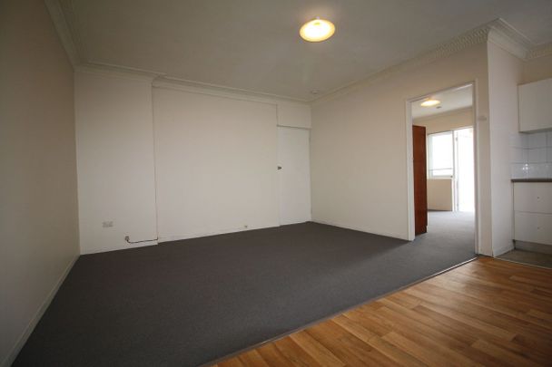 One Bedroom Unit - Superb Location! - Photo 1