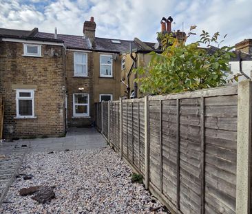 2 bedroom terraced house to rent - Photo 3