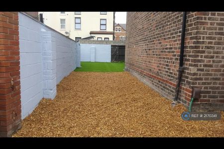 1 bedroom in a house share to rent - Photo 5