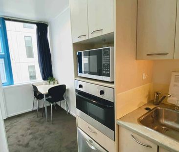 Furnished One bedroom apartment *COLD WATER INCL* - Photo 4