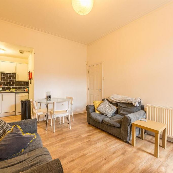3 bedroom flat to rent - Photo 1