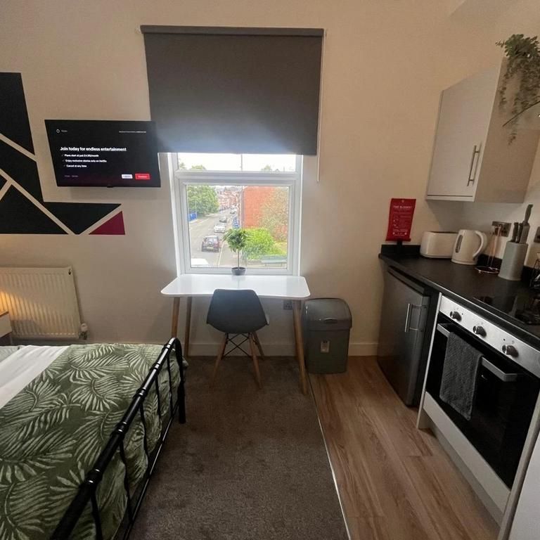 1 bedroom in a house share to rent - Photo 1