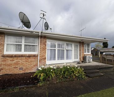 Handy, Homely Haven Near the Hospital - Photo 5