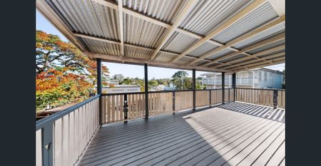 Welcome to 3 Howard Street, Coorparoo — a happy and comfortable three-bedroom home set in one of Coorparoo’s most exclusive dress-circles. - Photo 3