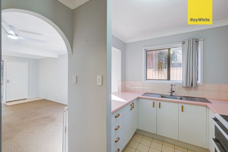 Spacious 2-Bedroom Townhouse in Prime Location - Photo 2