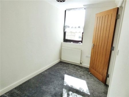 2 bedroom apartment to rent North Street, Emsworth, Hampshire, PO10 - Photo 2