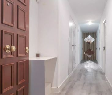 Rooms for rent in 5-bedroom apartment in Madrid - Foto 3
