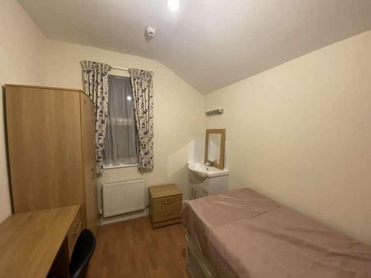 Grange Avenue, Reading, RG6 - Photo 1