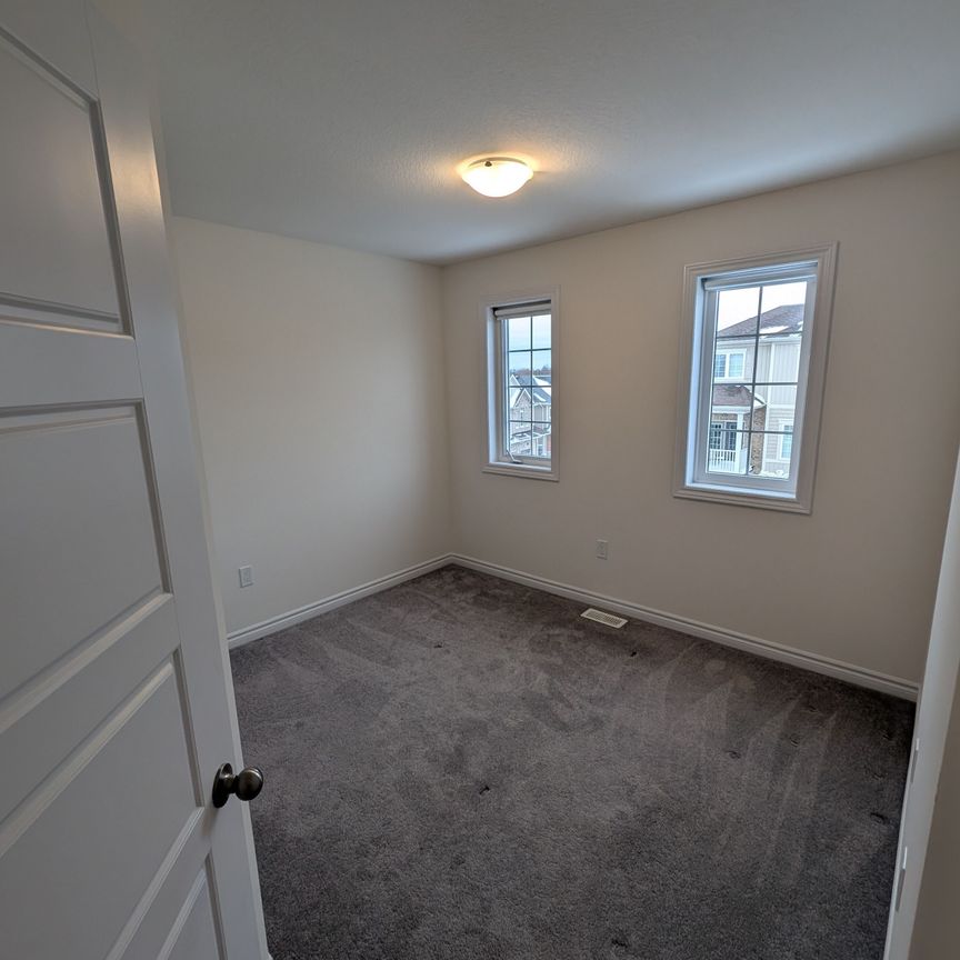 For Lease - 17 Roseberry Lane, Kitchener, Ontario - Photo 1