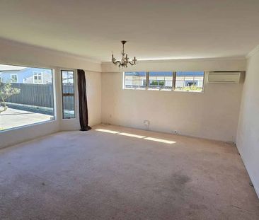 Stunning 4BR Home in Waterloo! - Photo 3