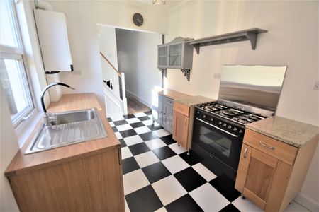 3 bedroom terraced house to rent - Photo 3