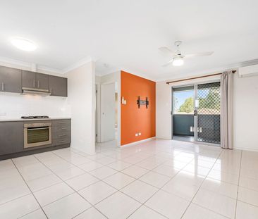 Stylish & Convenient 1-Bedroom Townhouse - Photo 4