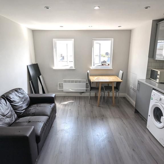 2 bedroom flat to rent - Photo 1