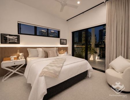 Waterfront Living Opposite Pacific Fair with Two Car Spaces - Photo 4