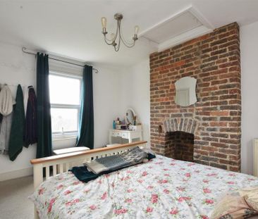 2 bedroom end of terrace house to rent - Photo 1