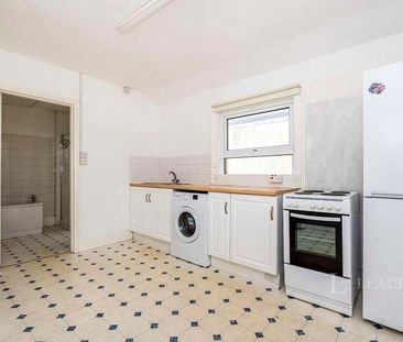 Top Floor Flat, Artillery Road, Guildford, Surrey, GU1 - Photo 6
