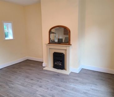 Moor End Lane, Dewsbury, West Yorkshire, WF13 - Photo 5