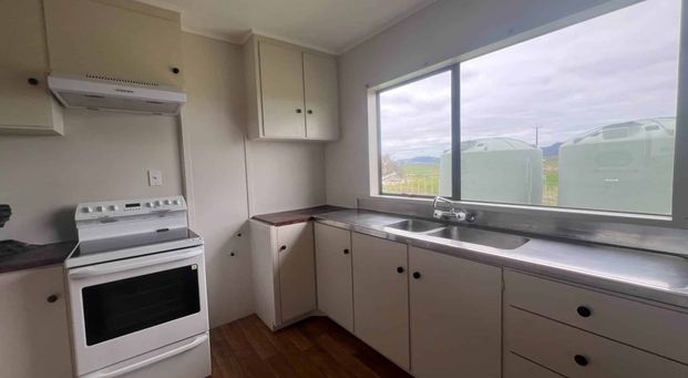 Escape to the Country: 3-Bedroom Farmhouse plus - Photo 1