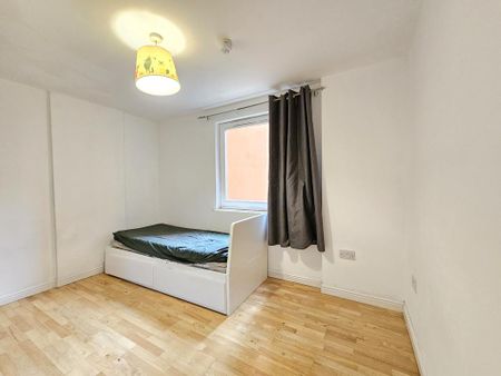 2 bedroom flat to rent - Photo 4