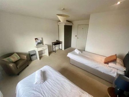 Alvington Drive Battledown, GL52 - Photo 5