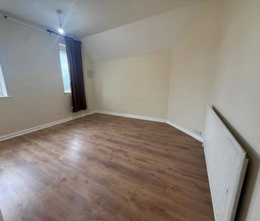 4 bedroom semi-detached house to rent - Photo 6