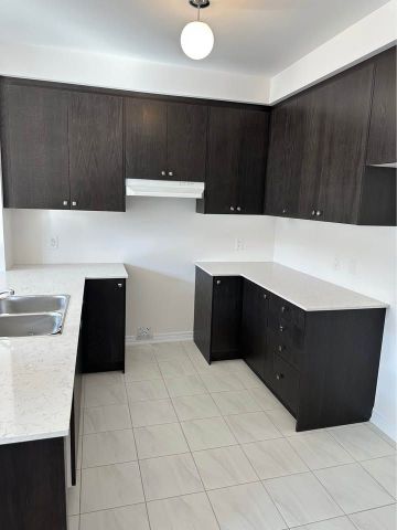For Lease - 2021 Horace Duncan Crescent, Oshawa, Ontario - Photo 4