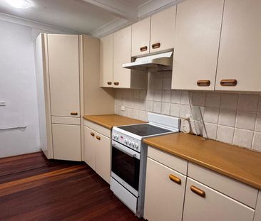 98 solander road, Seven Hills, NSW 2147 - Photo 2