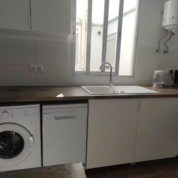 Avinguda de la Malva-Rosa, Valencia, Valencian Community 46011 - Photo 1