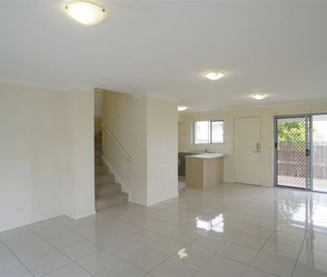 Corner Townhouse in Calamvale - Photo 1