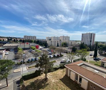 T4/5 ENTIEREMENT RENOVE 91 M² SALON DE PCE - Photo 1