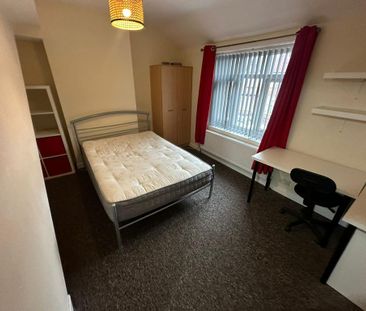 4 bedroom terraced house to rent - Photo 1